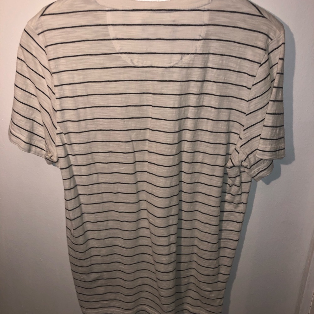 Kenneth Cole T-shirt size M